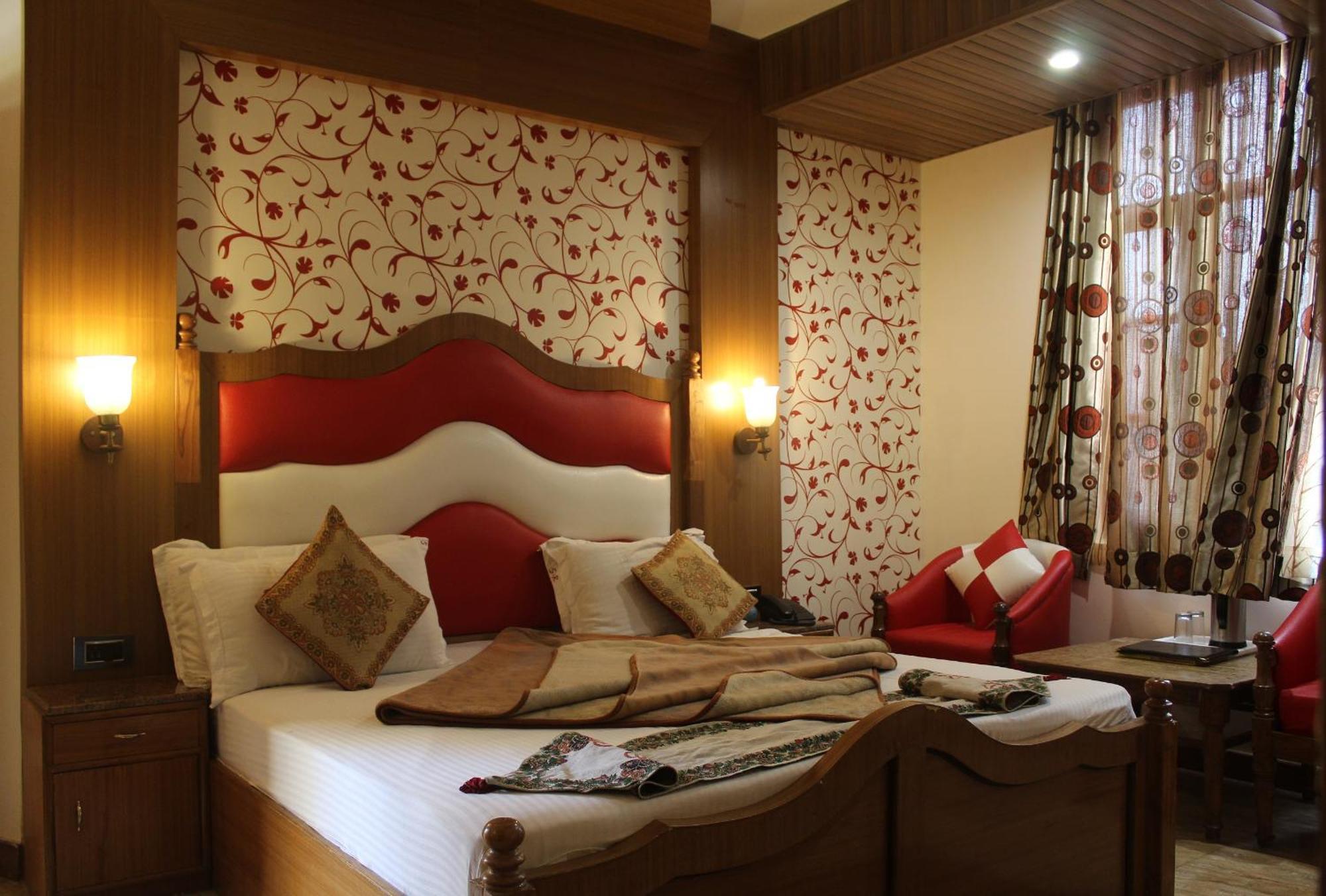 Sagrika Resort Dalhousie Bagian luar foto