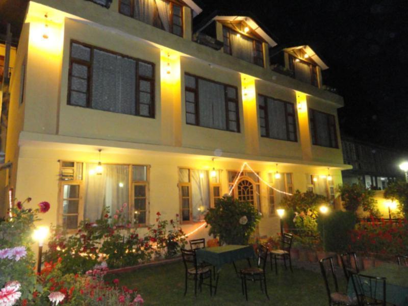 Sagrika Resort Dalhousie Bagian luar foto