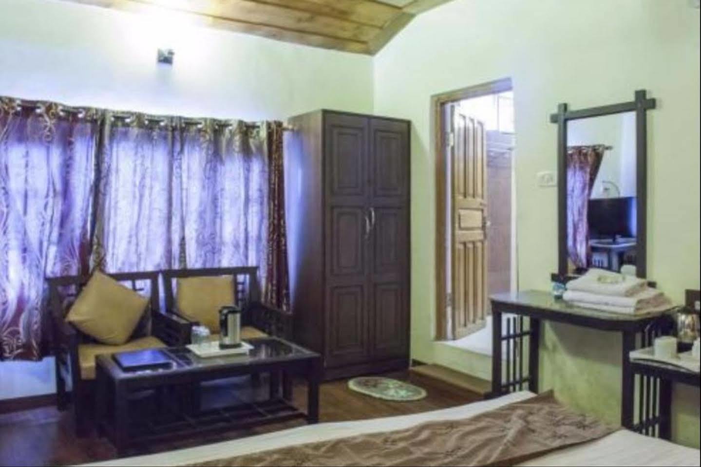 Sagrika Resort Dalhousie Bagian luar foto