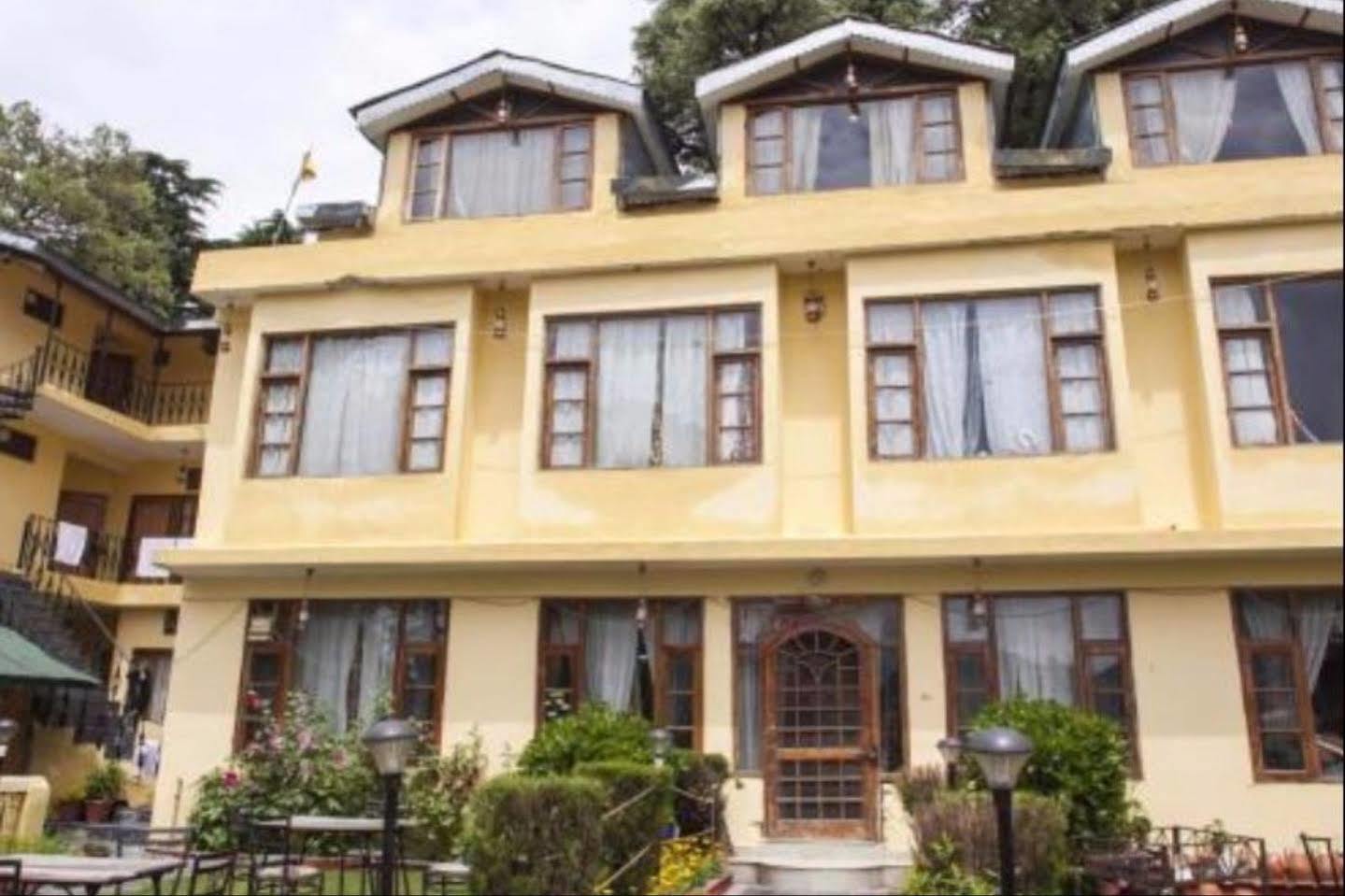 Sagrika Resort Dalhousie Bagian luar foto
